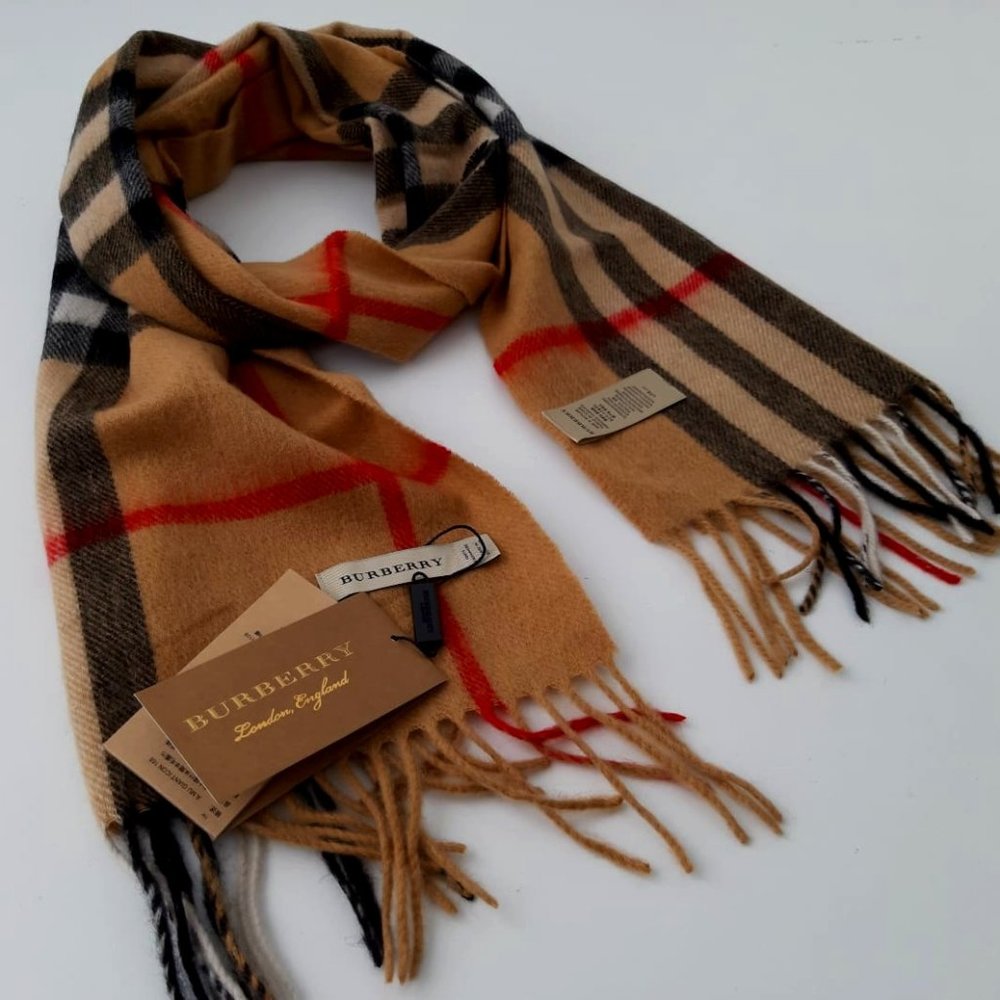 BURBERRY LONDON WOMEN'S CASUAL SCARVES